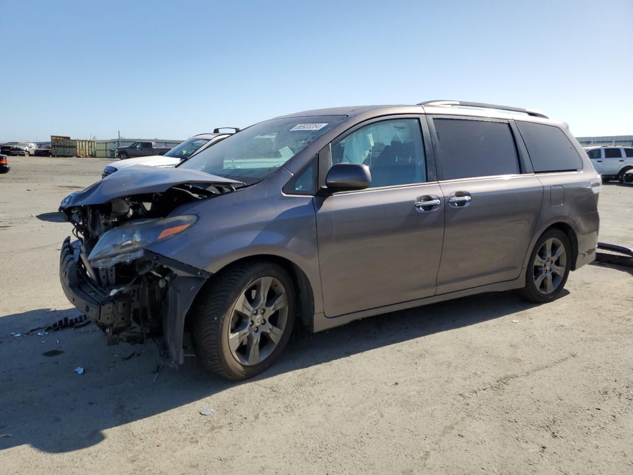 2015 Toyota Sienna Sport vin: 5TDXK3DC6FS667689