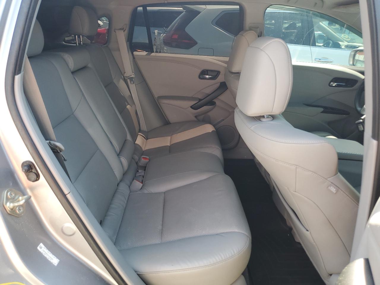 5J8TB3H74JL000532 2018 Acura Rdx Advance