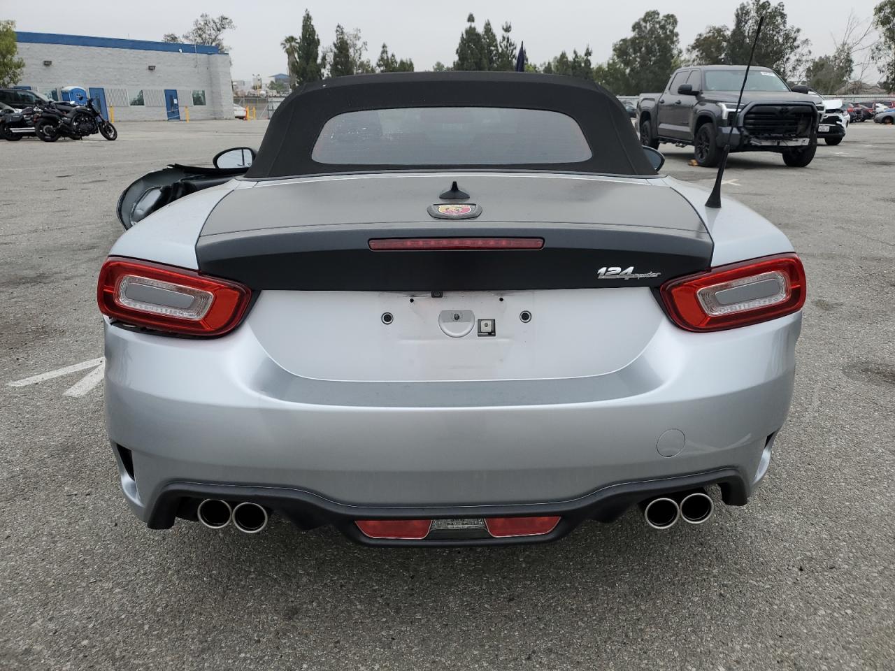 JC1NFAEK0J0136387 2018 Fiat 124 Spider Classica