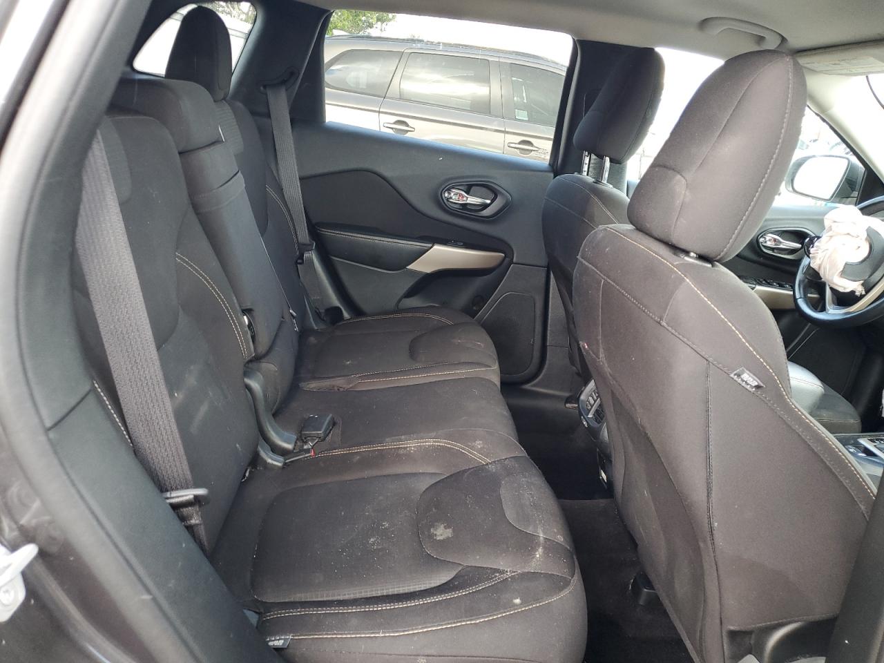 1C4PJLCS6HW640281 2017 Jeep Cherokee Latitude