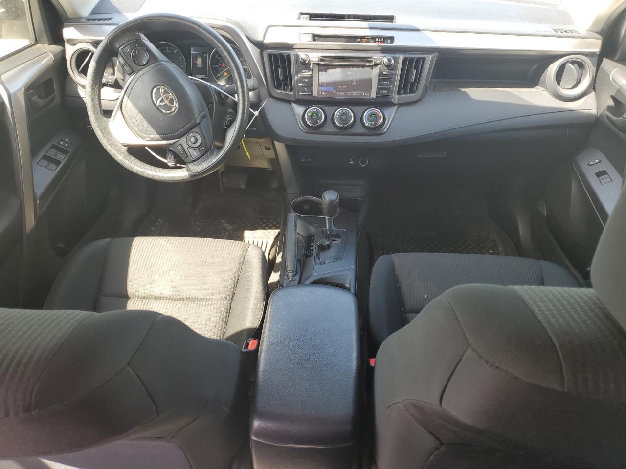JTMBFREV6HJ706461 2017 Toyota Rav4 Le