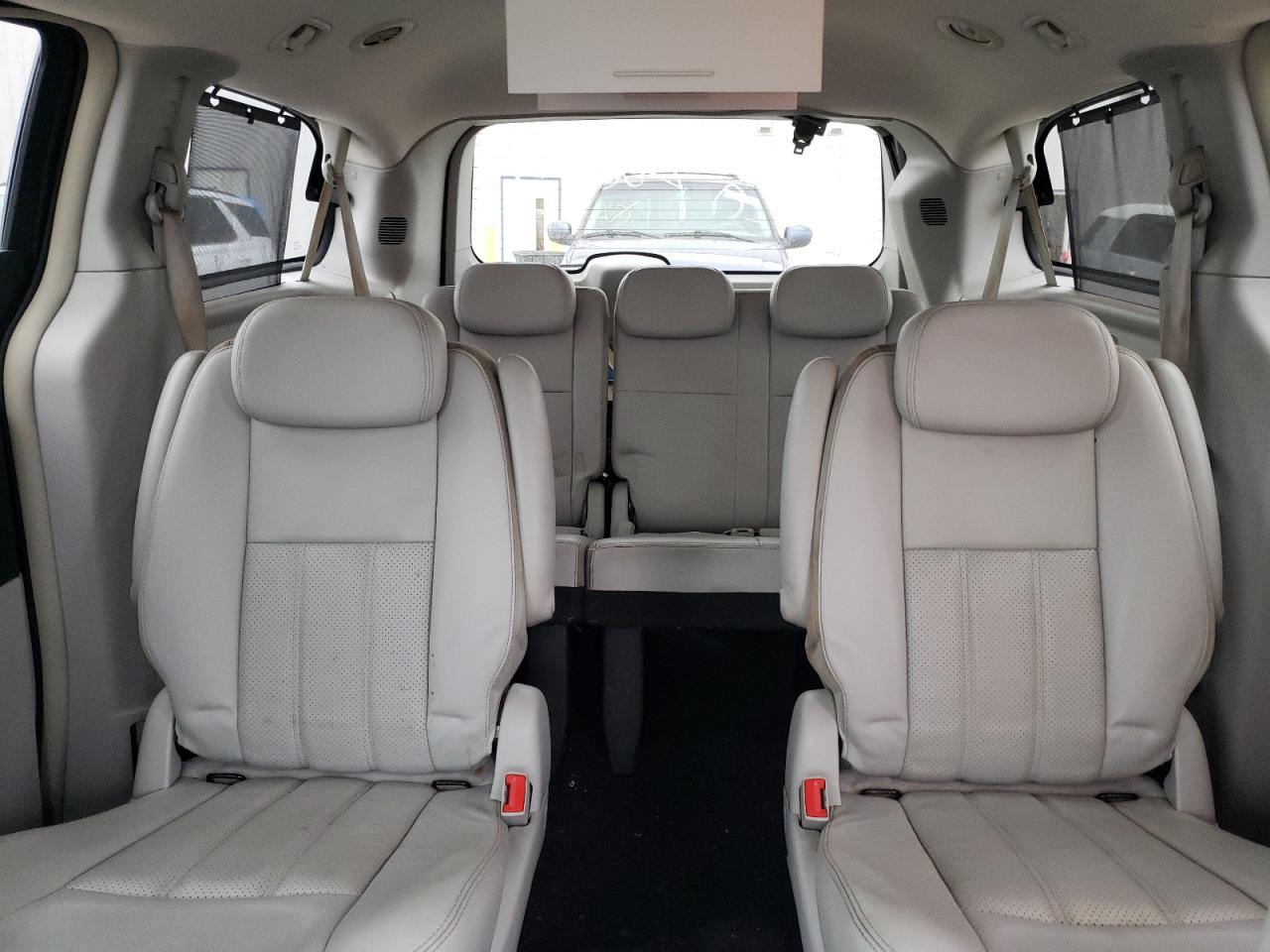 2A4RR5D18AR279521 2010 Chrysler Town & Country Touring