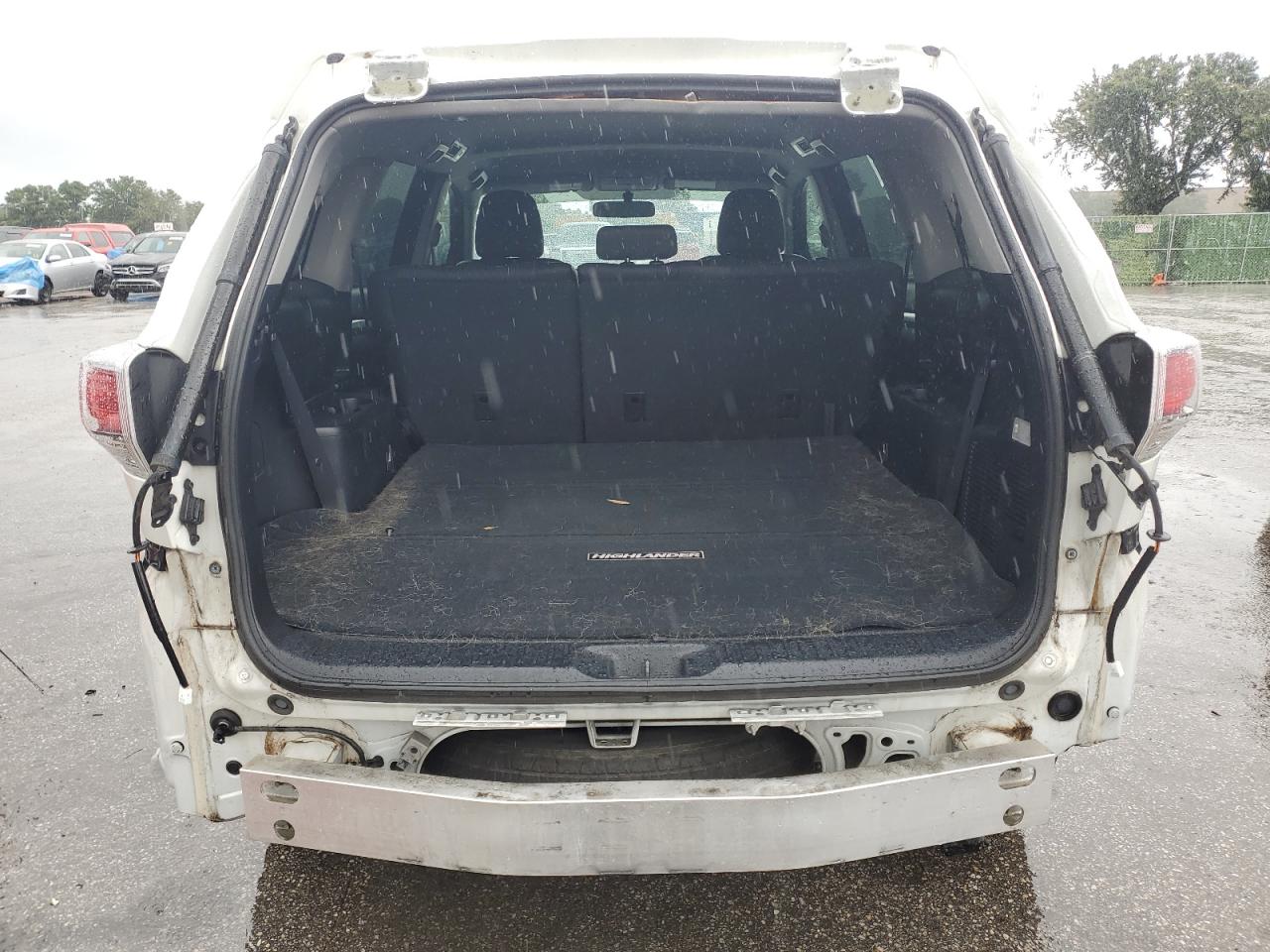 5TDZKRFH1FS089523 2015 Toyota Highlander Le