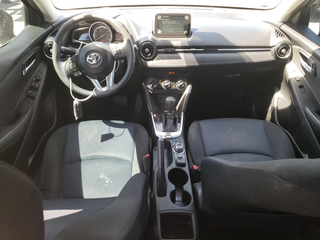 3MYDLBYV1HY195825 2017 Toyota Yaris Ia