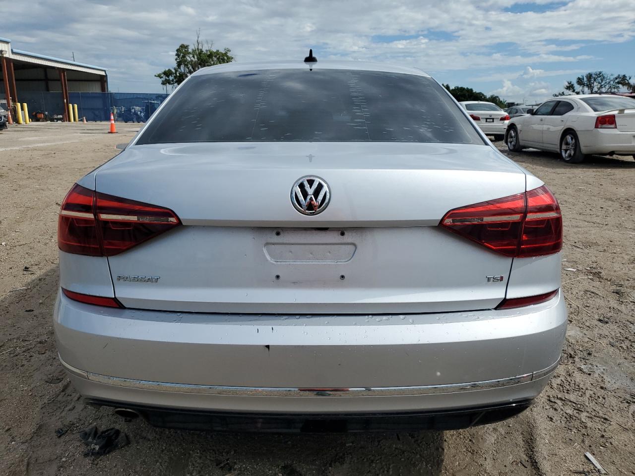 1VWAA7A31JC050373 2018 Volkswagen Passat S