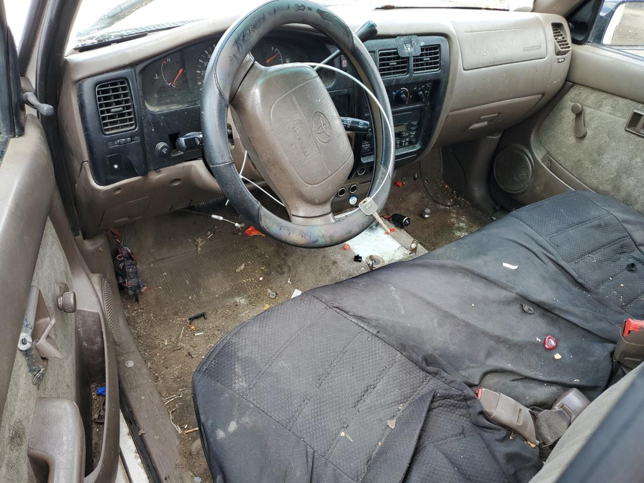 4TANL42N5YZ599459 2000 Toyota Tacoma