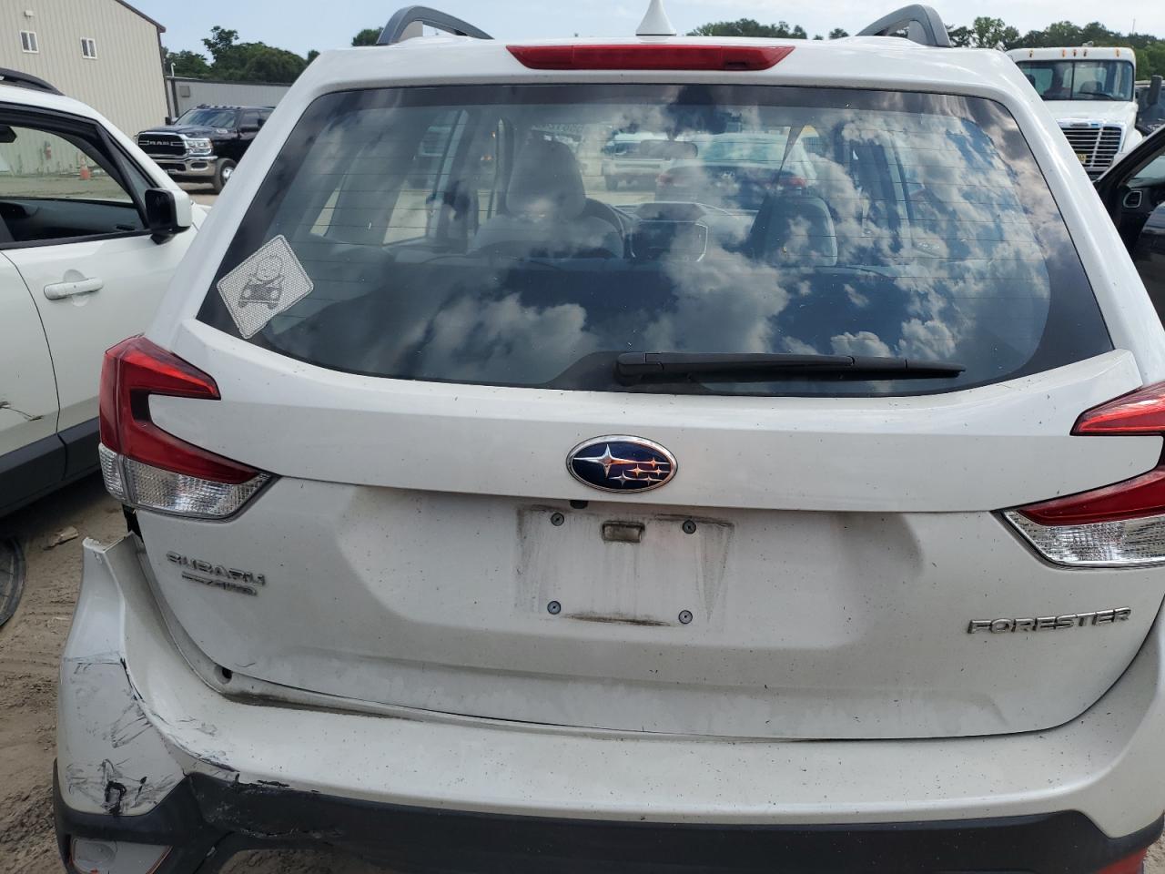 JF2SKACC7KH567956 2019 Subaru Forester