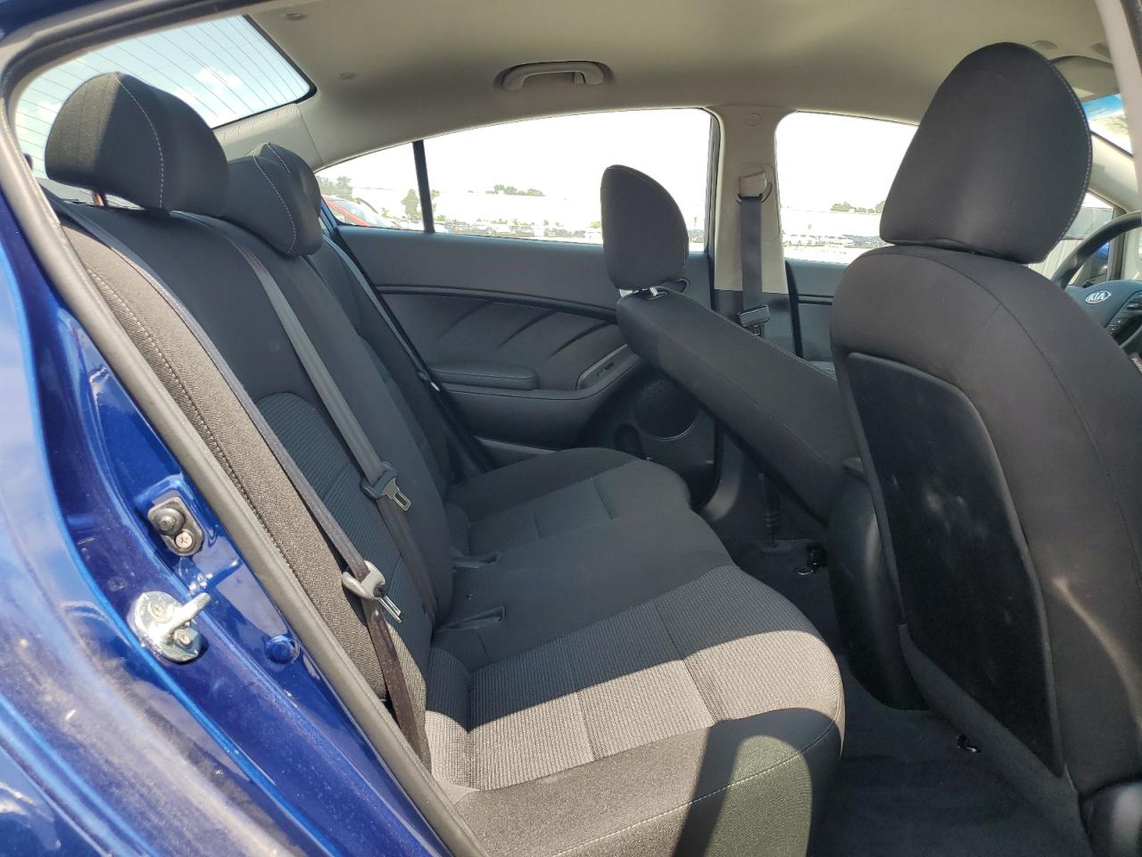 3KPFK4A71JE284979 2018 Kia Forte Lx