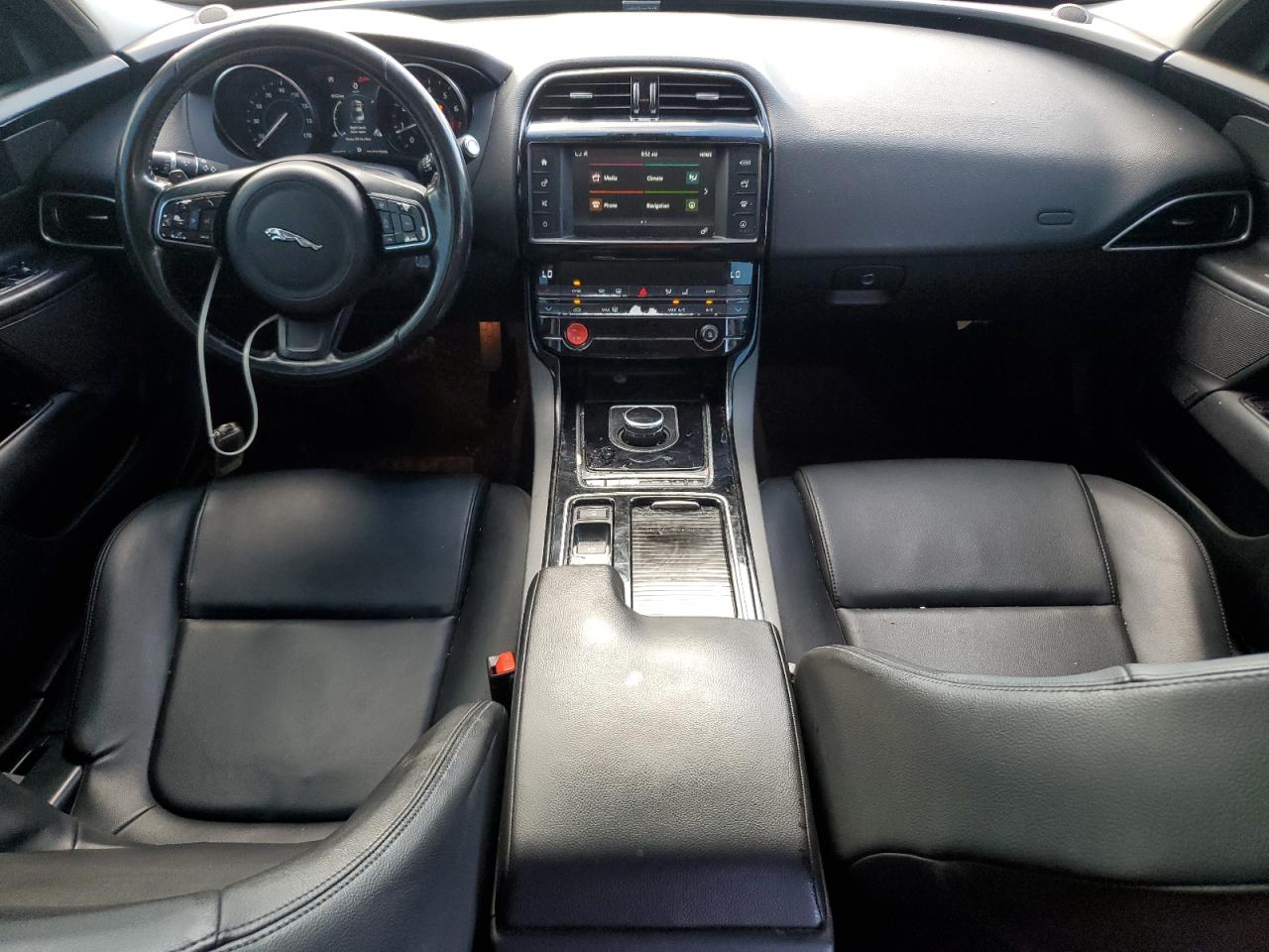 SAJAR4FX4JCP39251 2018 Jaguar Xe