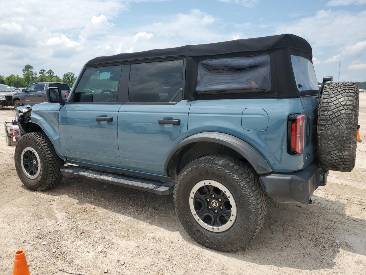 2021 Ford Bronco Base vin: 1FMEE5DP0MLA64390