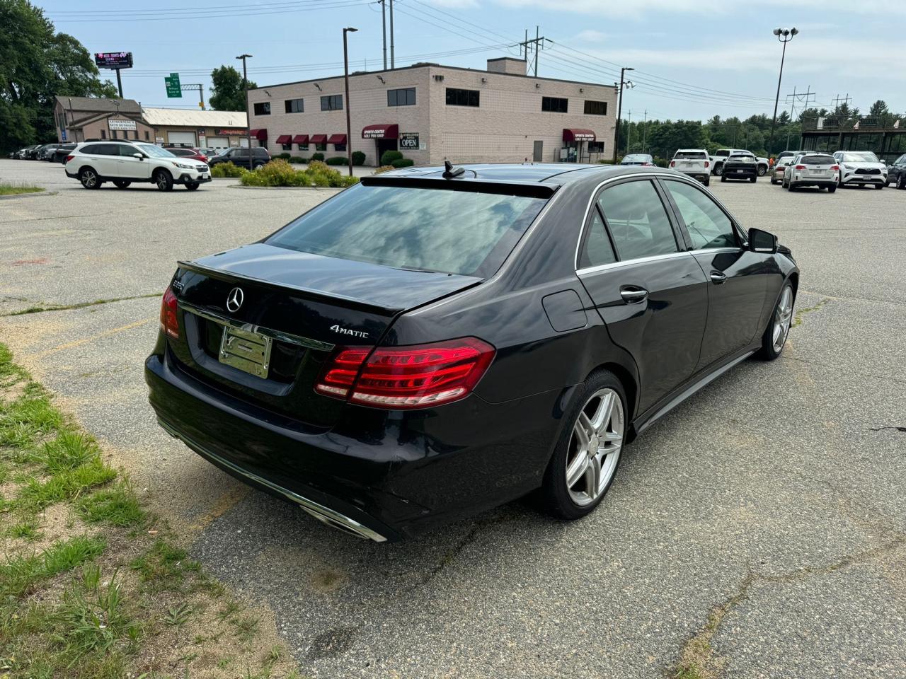 2014 Mercedes-Benz E 350 4Matic vin: WDDHF8JB1EB053968