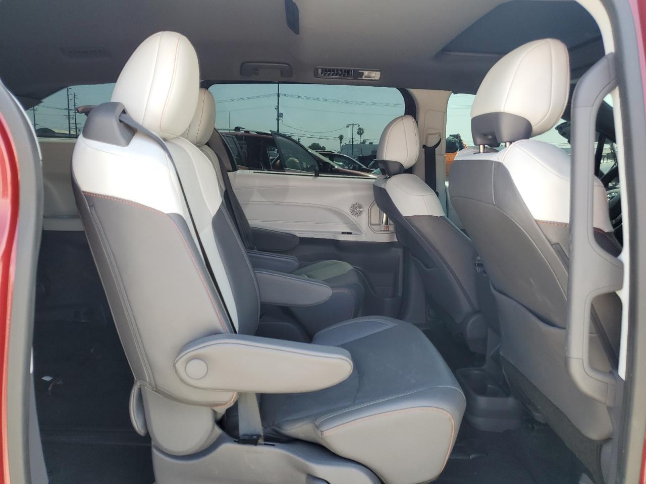 5TDDRKEC0MS027417 2021 Toyota Sienna Xse