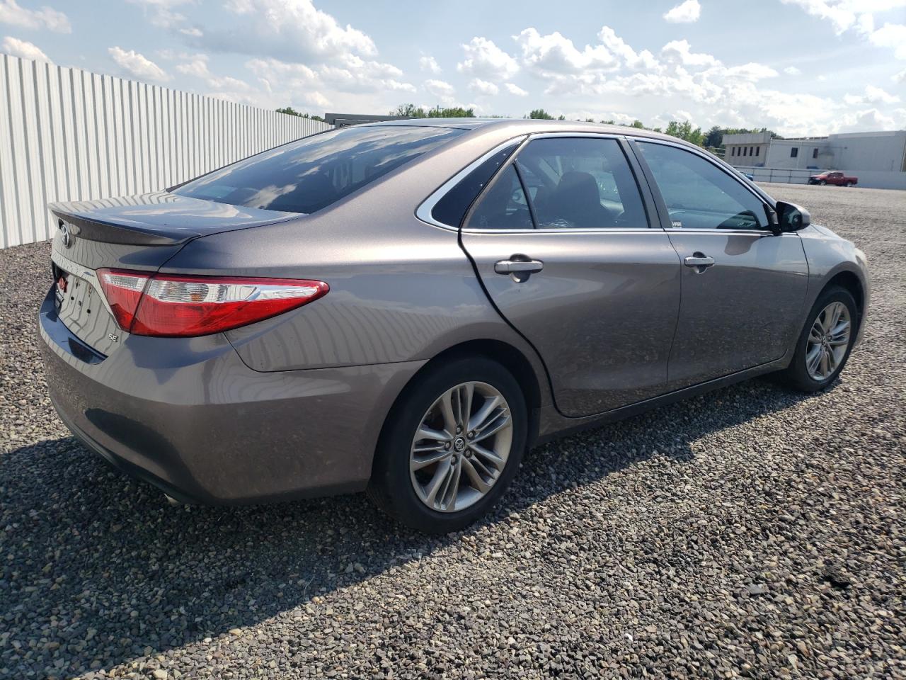 2017 Toyota Camry Le vin: 4T1BF1FK4HU650732