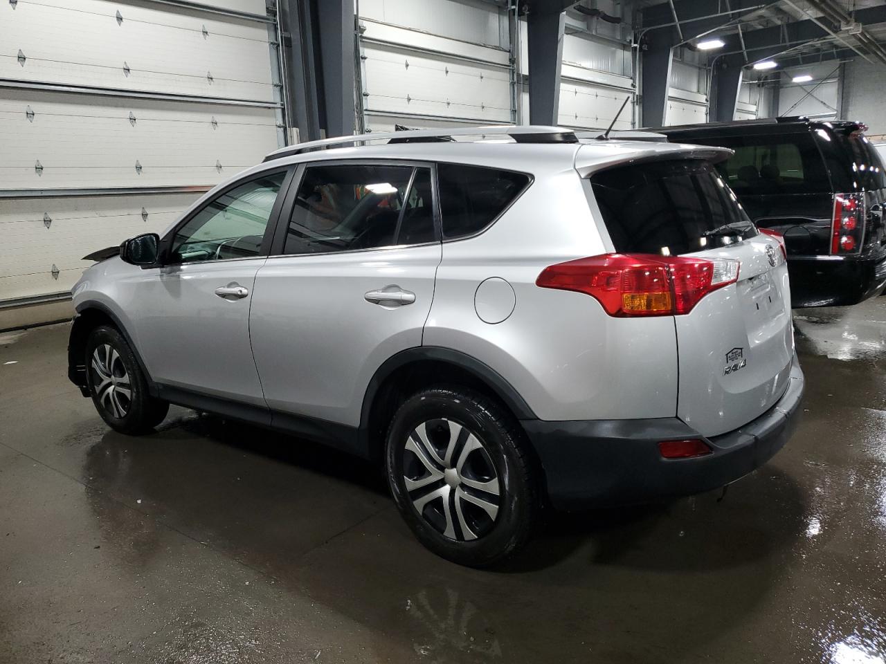 2015 Toyota Rav4 Le vin: 2T3BFREV9FW244590