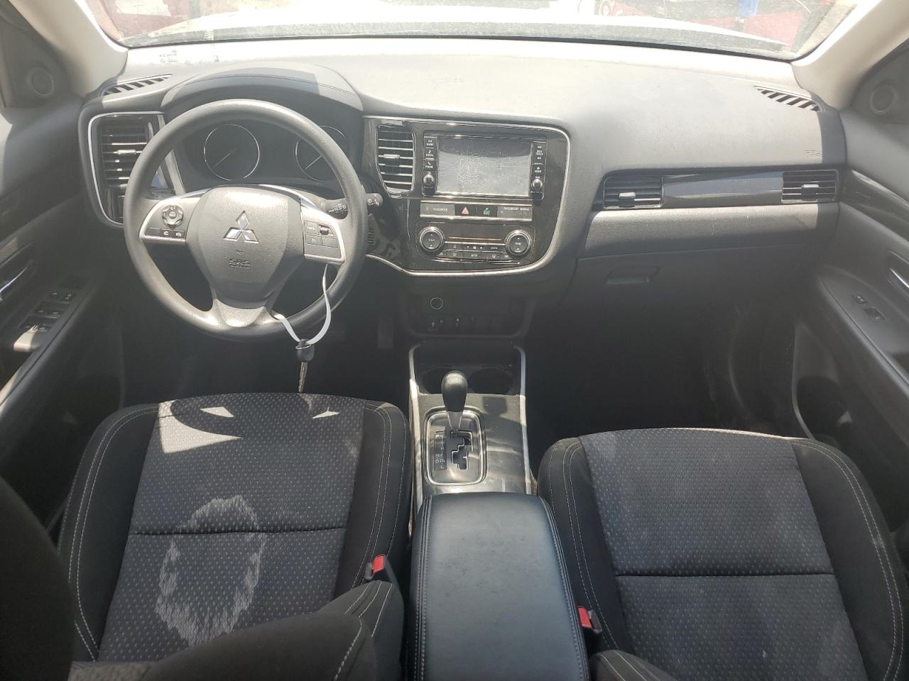 JA4AD2A30KZ009738 2019 Mitsubishi Outlander Es