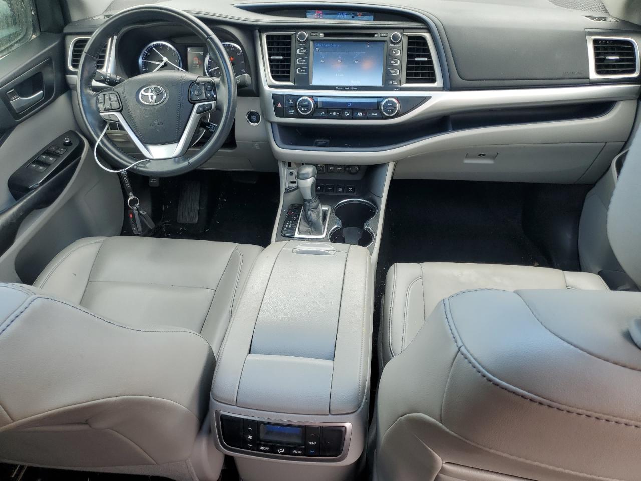 5TDJZRFH2KS926217 2019 Toyota Highlander Se