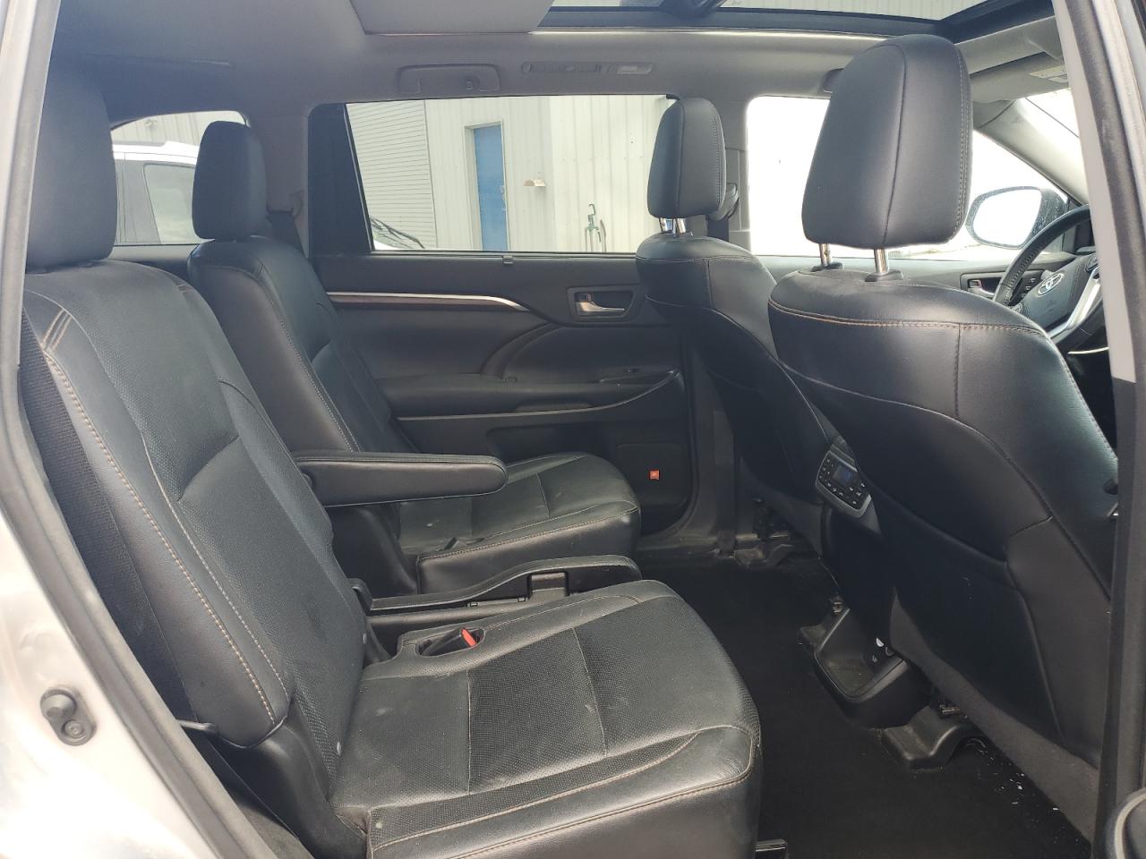 5TDDKRFH6GS275909 2016 Toyota Highlander Limited