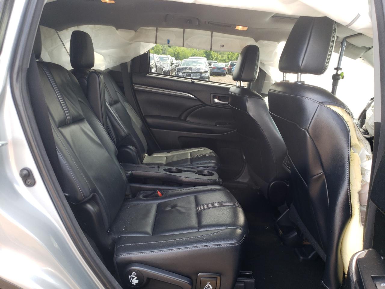 5TDJZRFH4JS893476 2018 Toyota Highlander Se