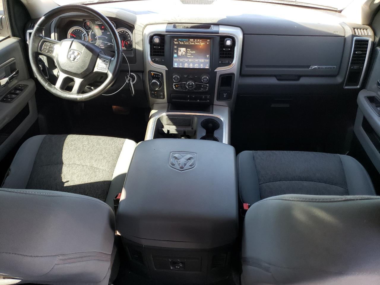 1C6RR7LG3HS553828 2017 Ram 1500 Slt