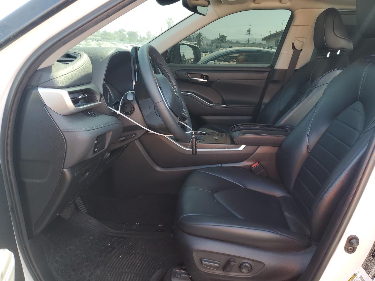 5TDHZRAH8NS110669 2022 Toyota Highlander Xle