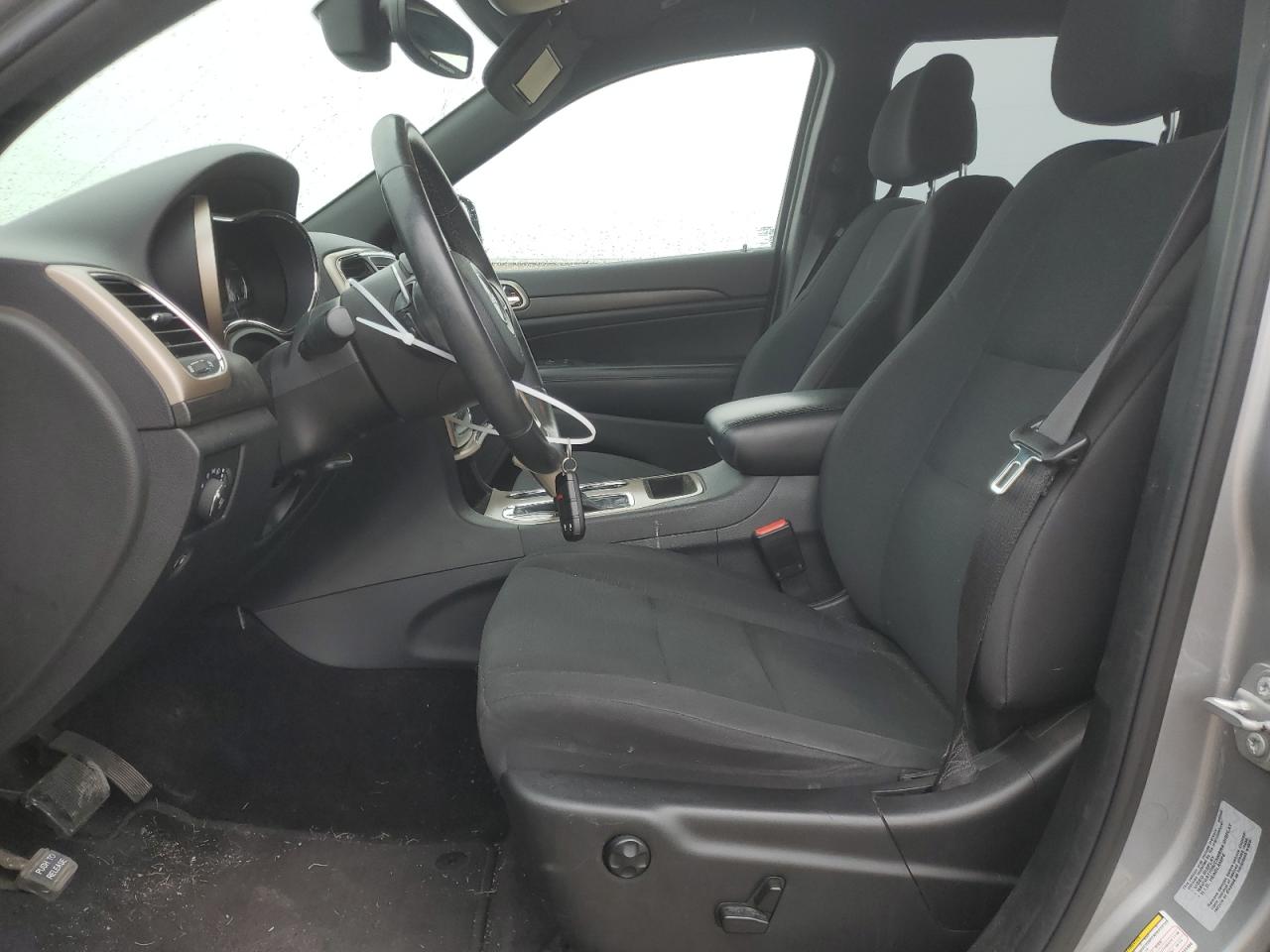 1C4RJEAGXHC685986 2017 Jeep Grand Cherokee Laredo