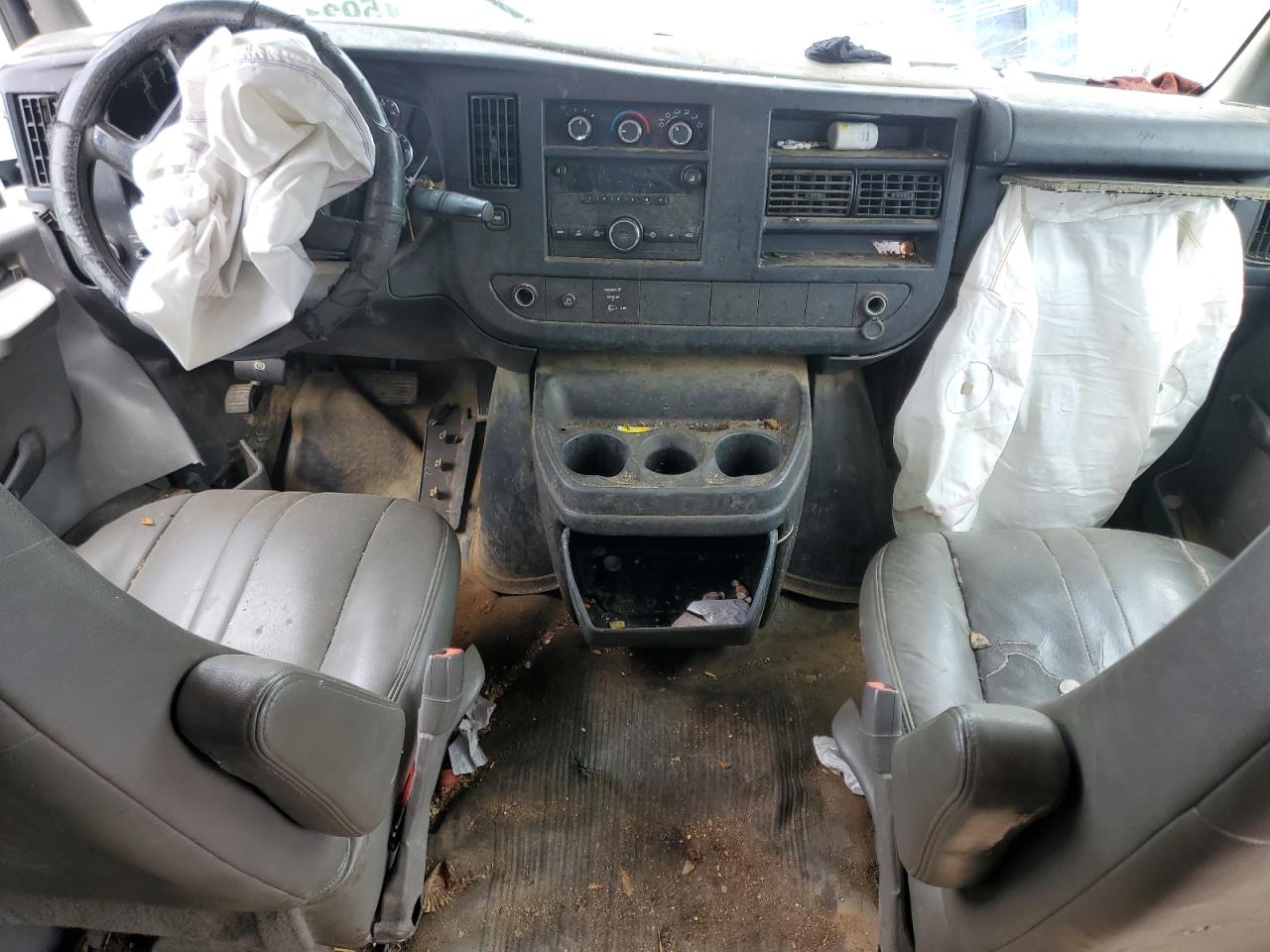 1GCWGFFA3B1102009 2011 Chevrolet Express G2500