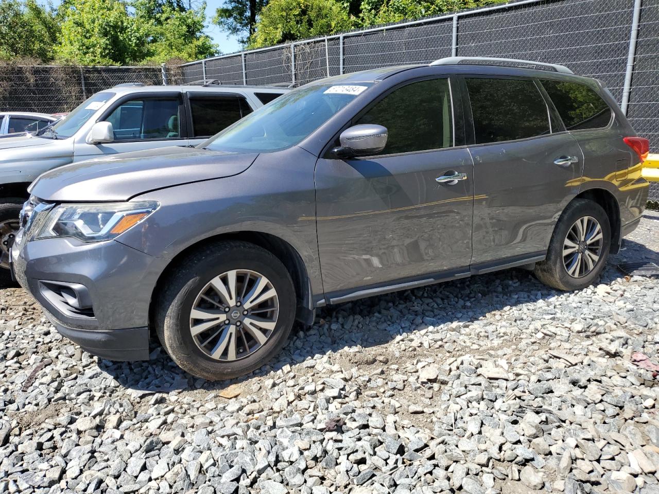 2017 Nissan Pathfinder S vin: 5N1DR2MM1HC624413