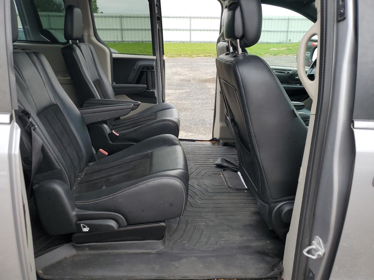 2C4RDGCG0FR686987 2015 Dodge Grand Caravan Sxt