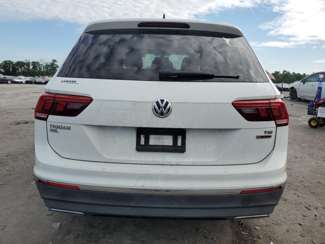 3VV2B7AX0JM204854 2018 Volkswagen Tiguan Se