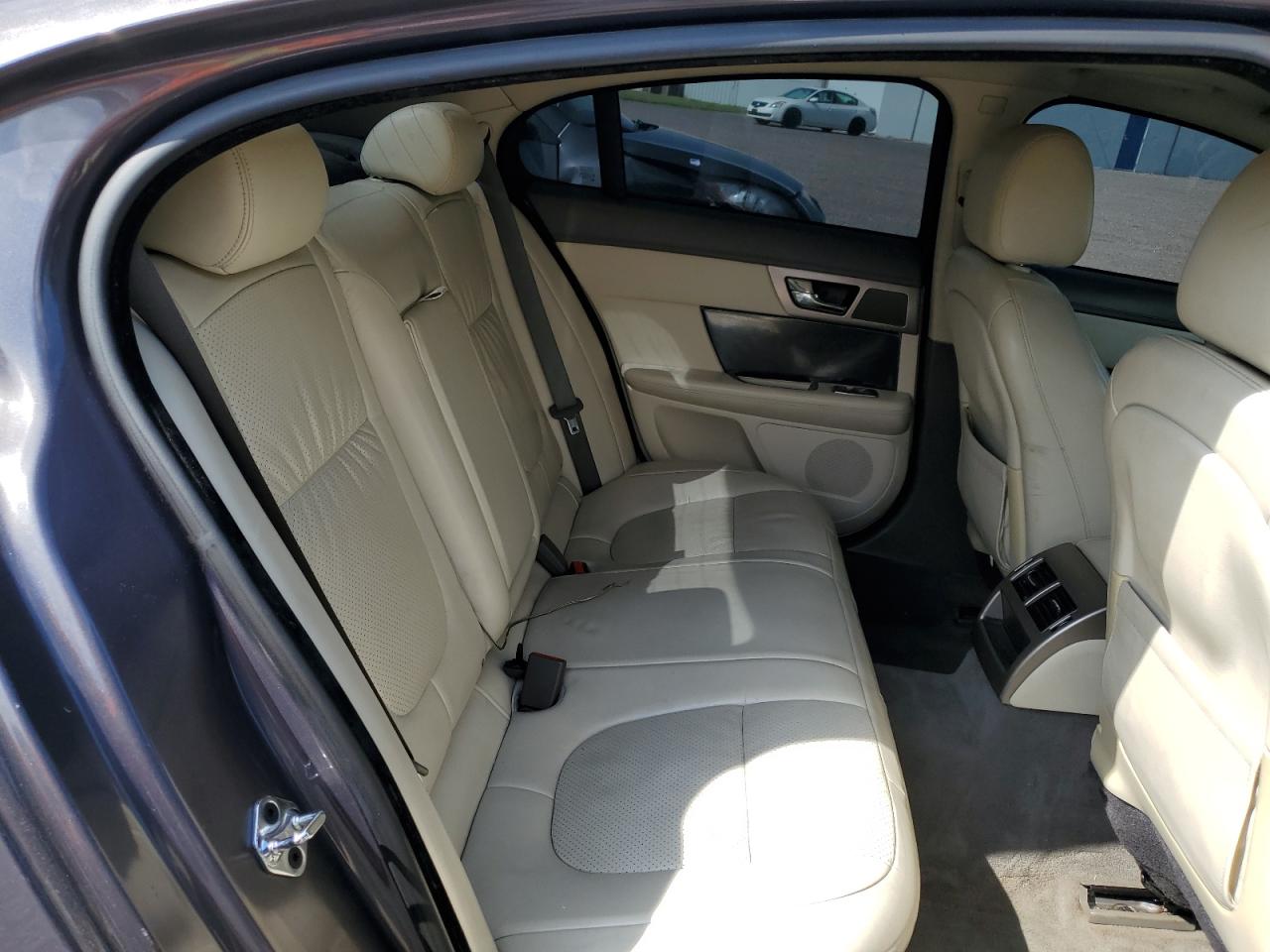 SAJXA06B19HR02158 2009 Jaguar Xf Premium Luxury