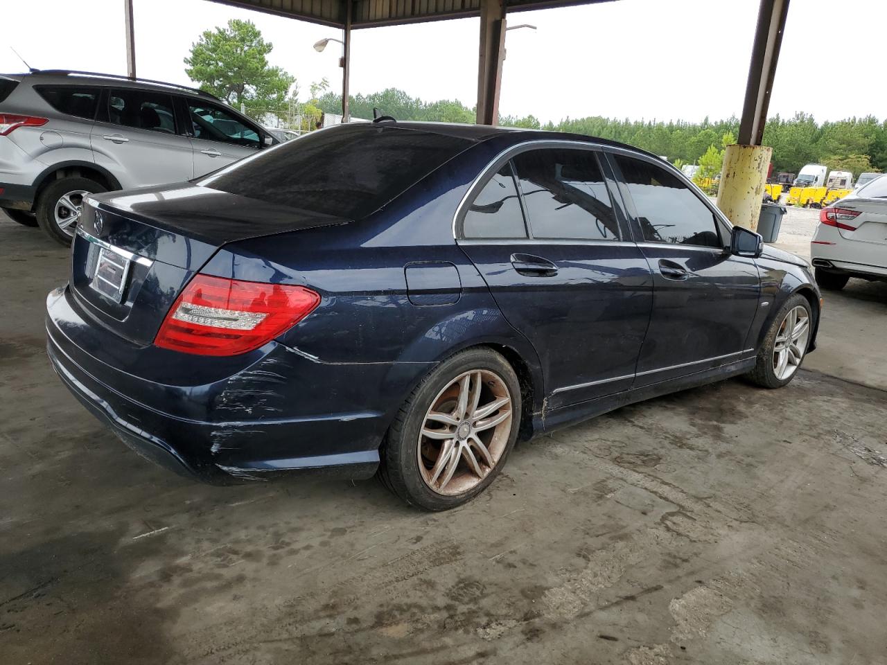 2012 Mercedes-Benz C 250 vin: WDDGF4HBXCR202179