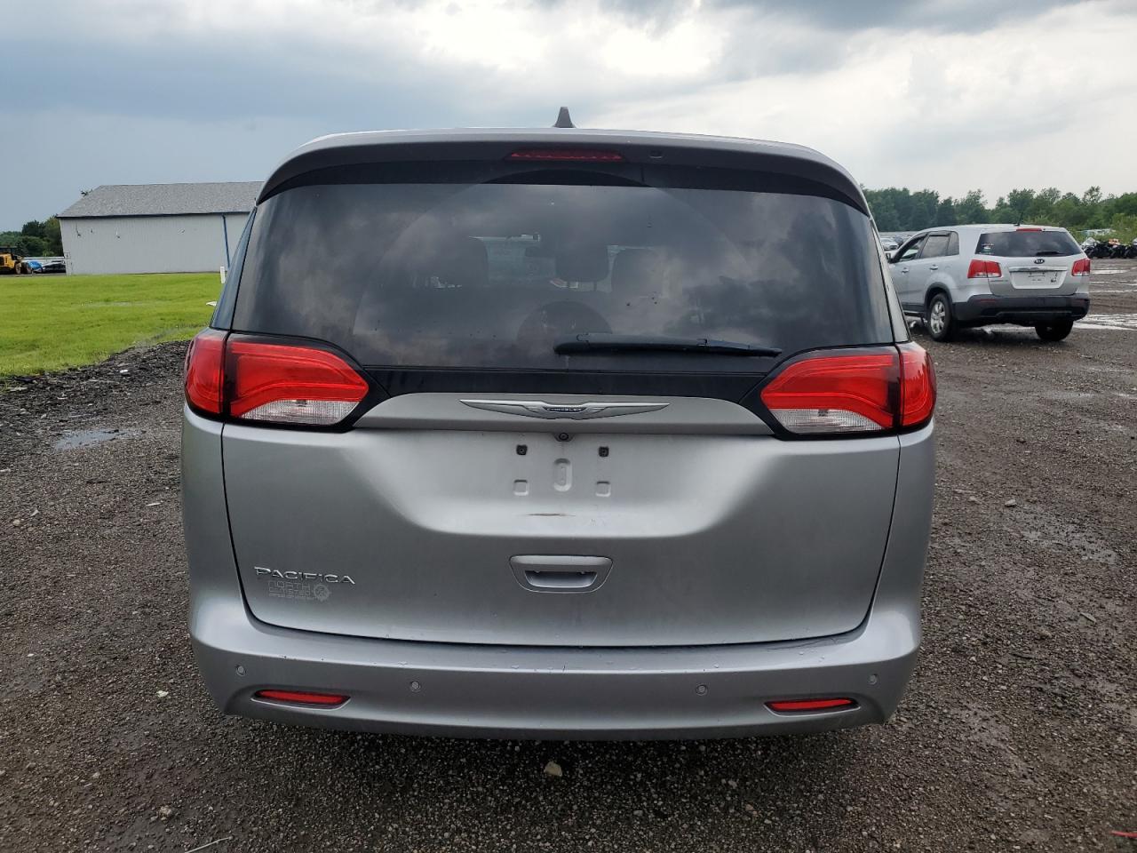 2C4RC1AGXJR104521 2018 Chrysler Pacifica L