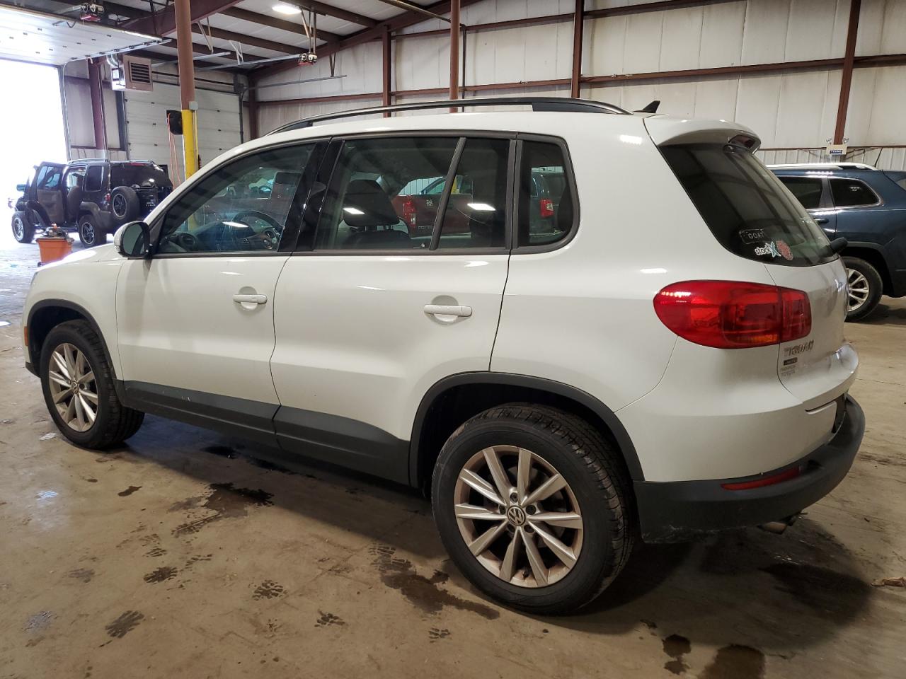 WVGBV7AX5JK005176 2018 Volkswagen Tiguan Limited