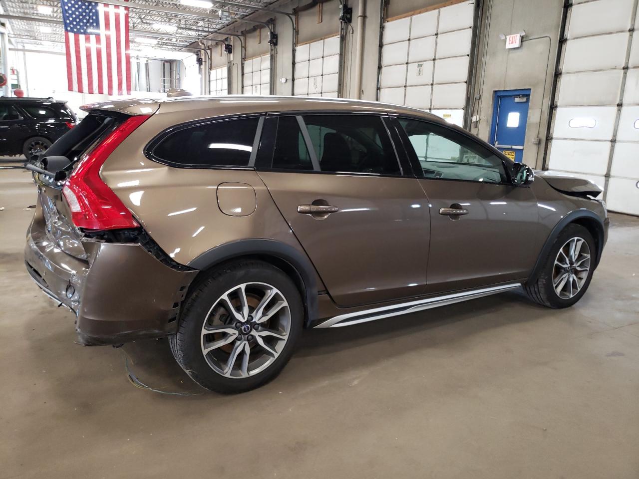 2018 Volvo V60 Cross Country Platinum vin: YV440MWM4J2048980