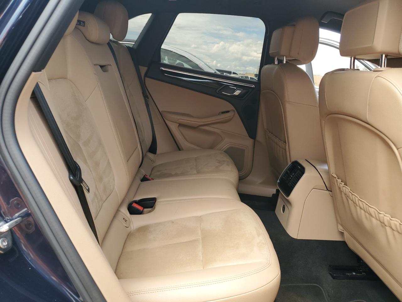 WP1AA2A57KLB02483 2019 Porsche Macan