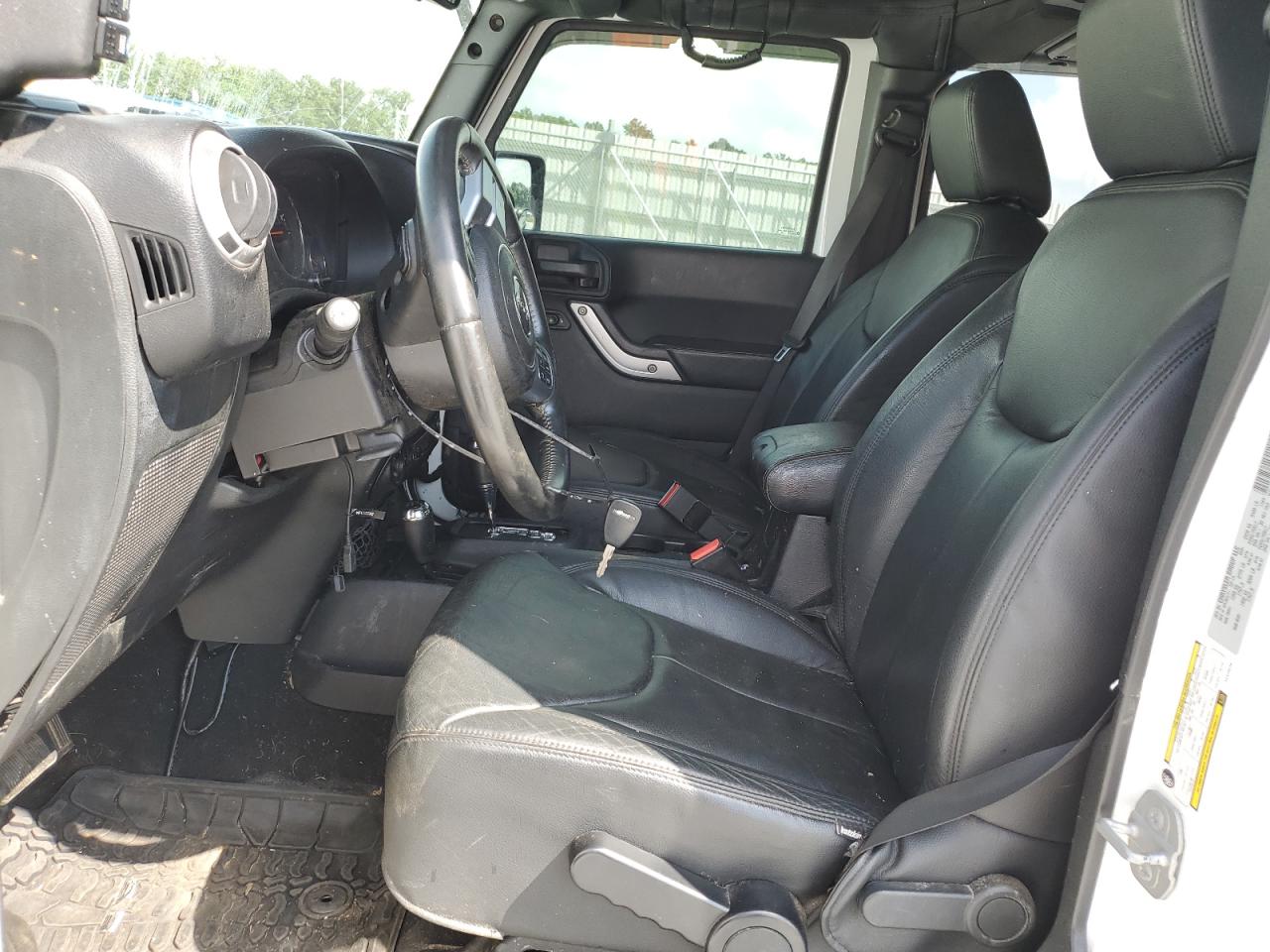 1C4BJWDG8FL573218 2015 Jeep Wrangler Unlimited Sport