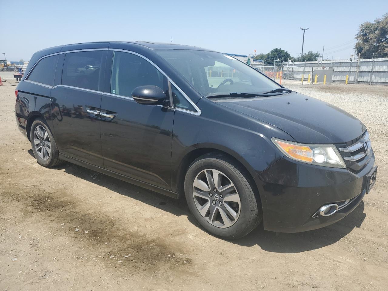 2015 Honda Odyssey Touring vin: 5FNRL5H98FB034664