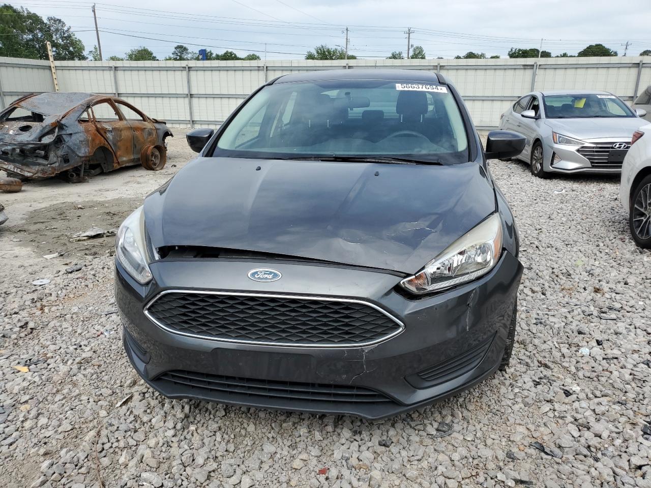 2018 Ford Focus Se vin: 1FADP3F26JL219977