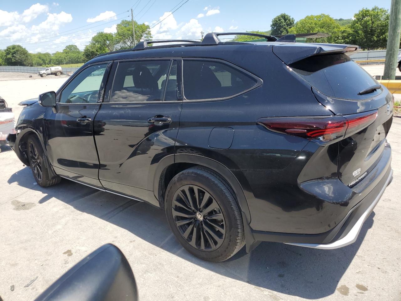 2024 Toyota Highlander Le vin: 5TDKDRAH7RS528473