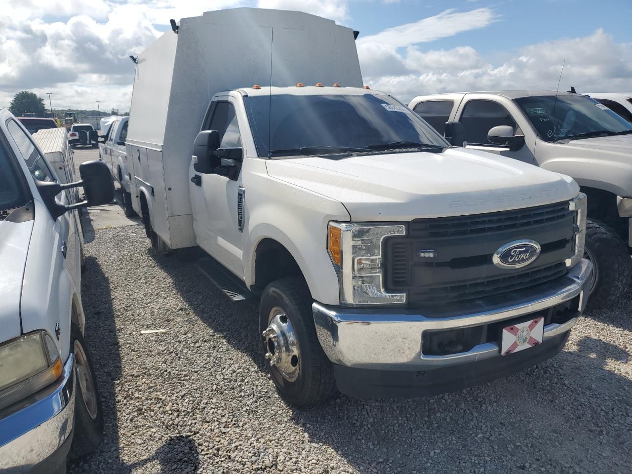 2017 Ford F350 Super Duty vin: 1FDRF3H68HEC23462