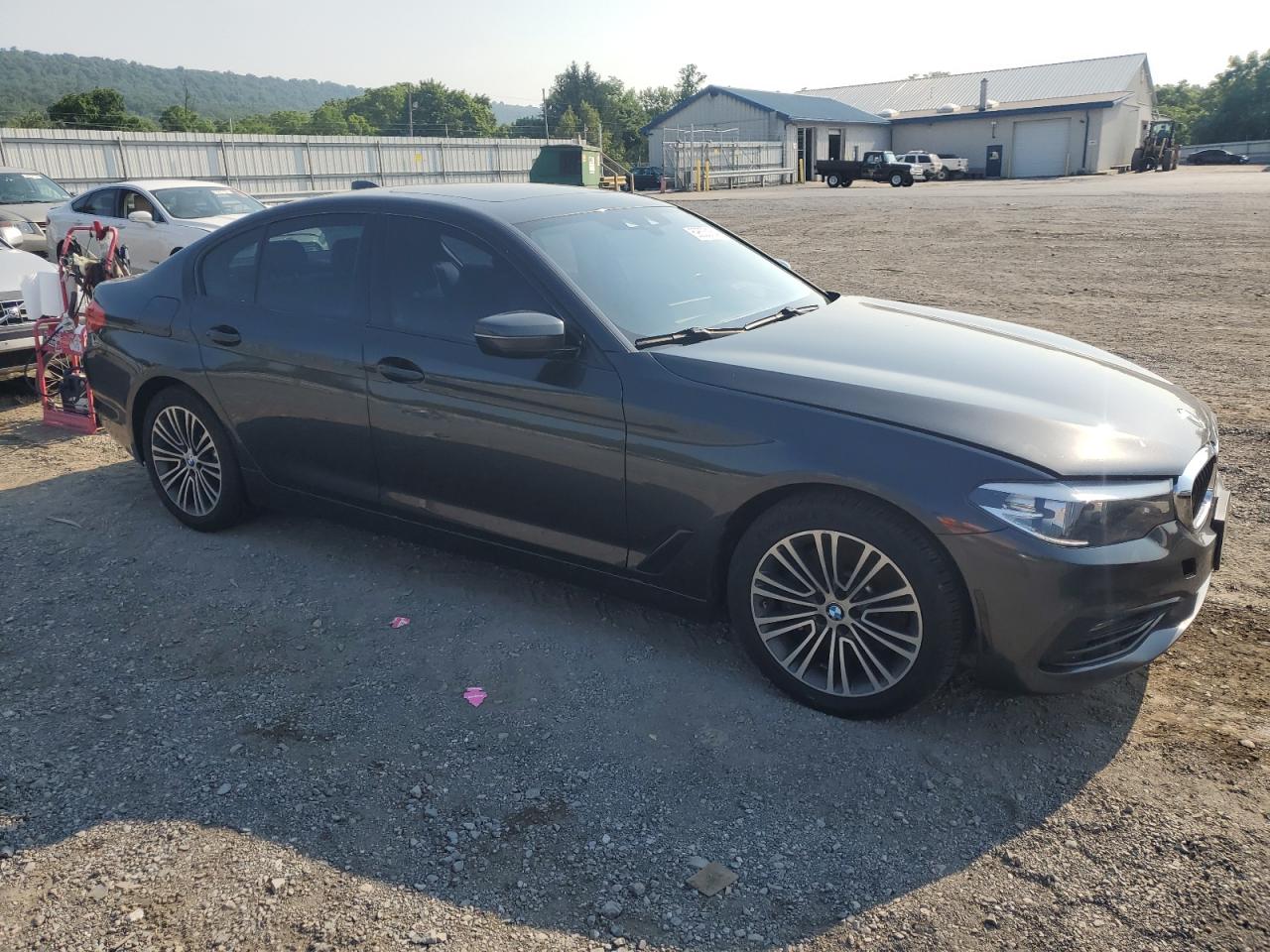 2018 BMW 530 Xi vin: WBAJA7C52JWA71393