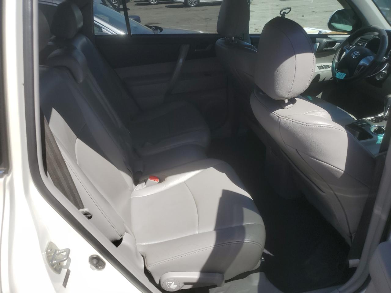 5TDZK3EH5CS076235 2012 Toyota Highlander Base