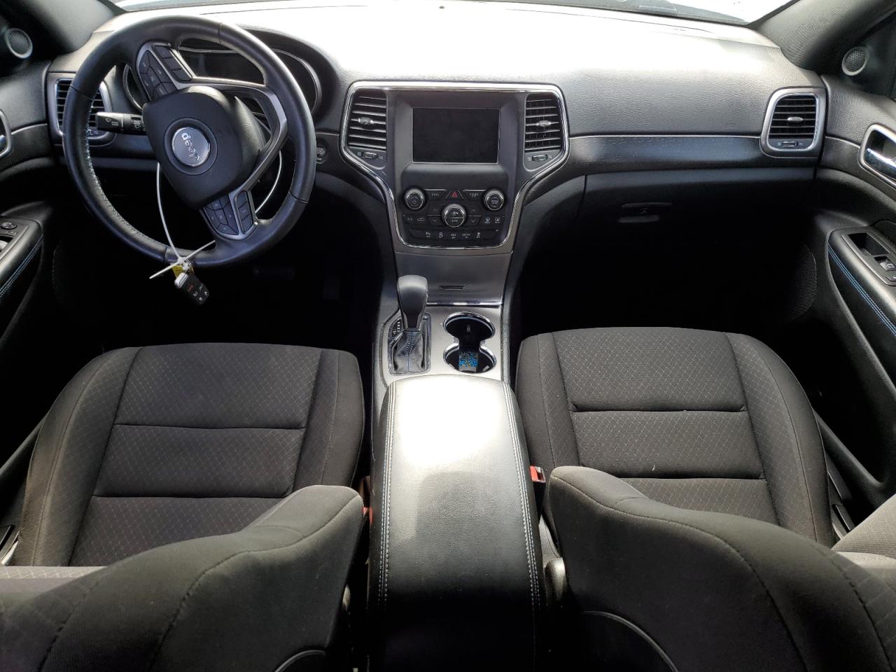 1C4RJFAGXJC352778 2018 Jeep Grand Cherokee Laredo