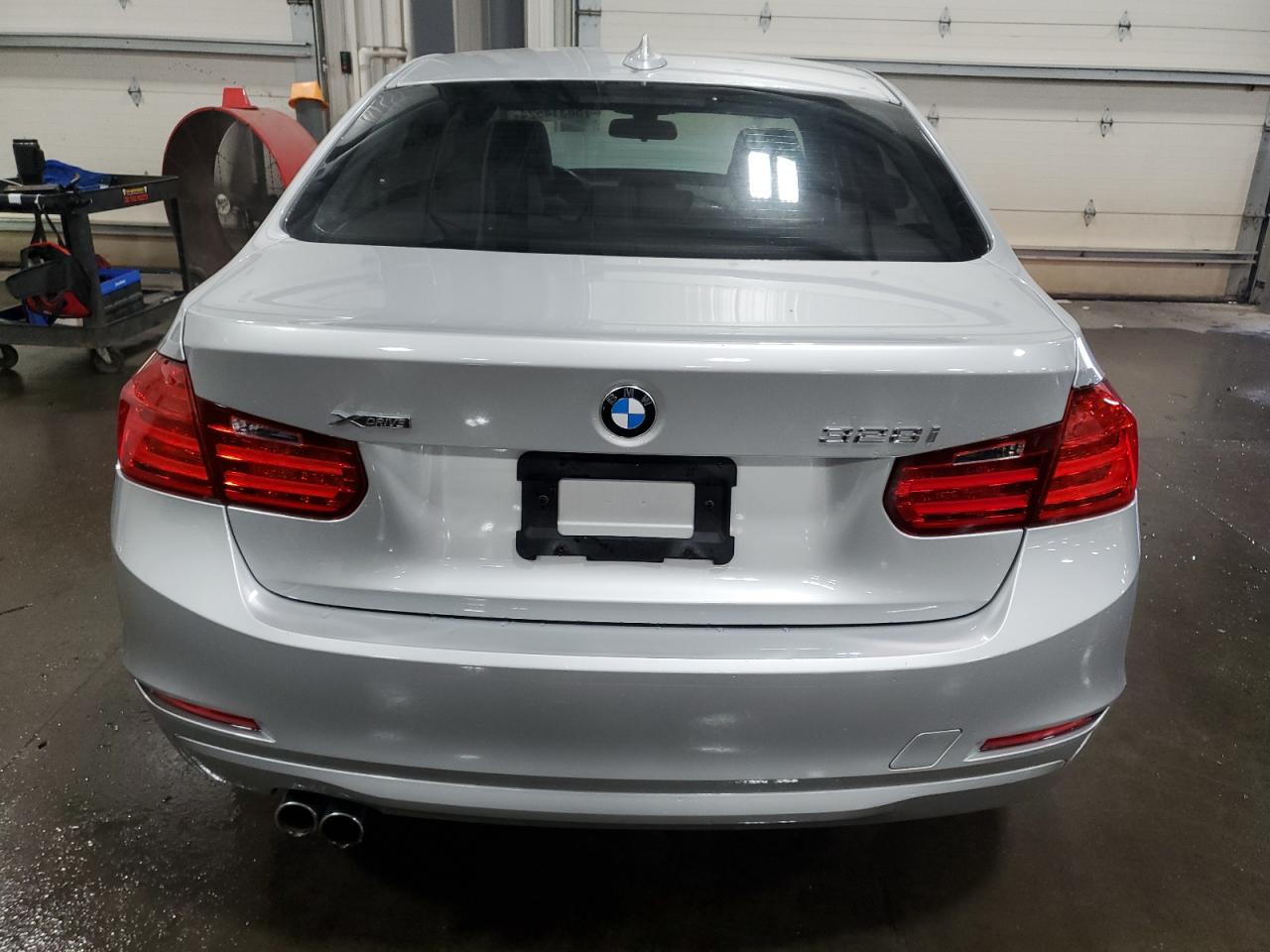 2013 BMW 328 Xi vin: WBA3B3G58DNR80349