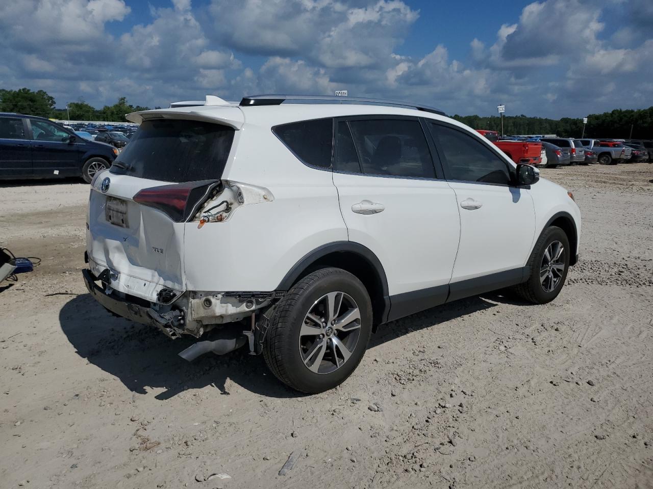 JTMWFREV9HJ101948 2017 Toyota Rav4 Xle