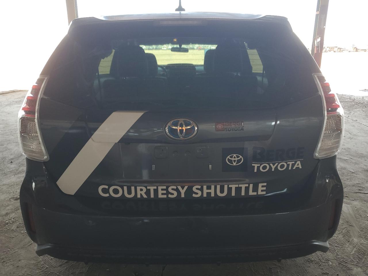 JTDZN3EU3HJ058888 2017 Toyota Prius V