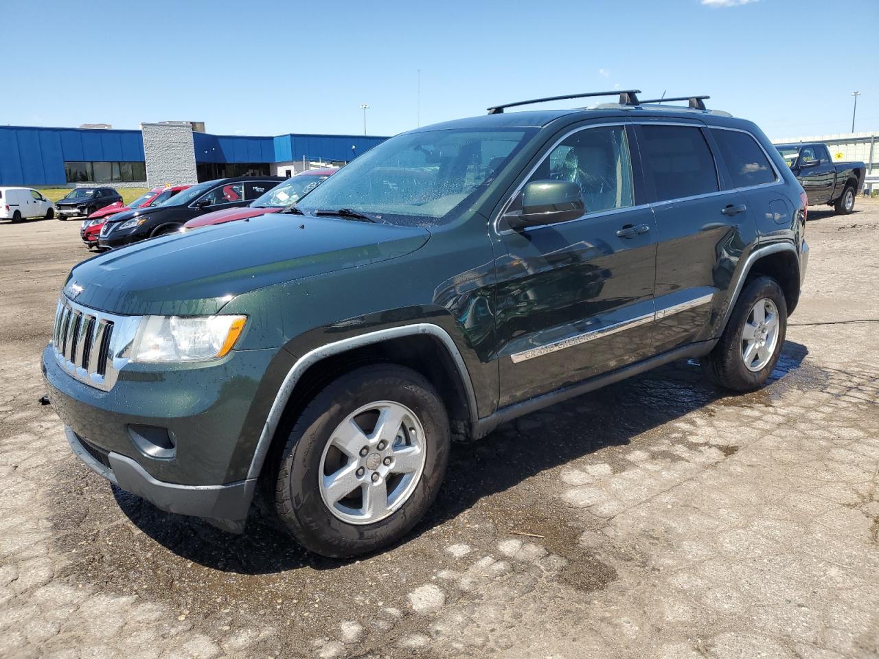 1J4RR4GG0BC570938 2011 Jeep Grand Cherokee Laredo