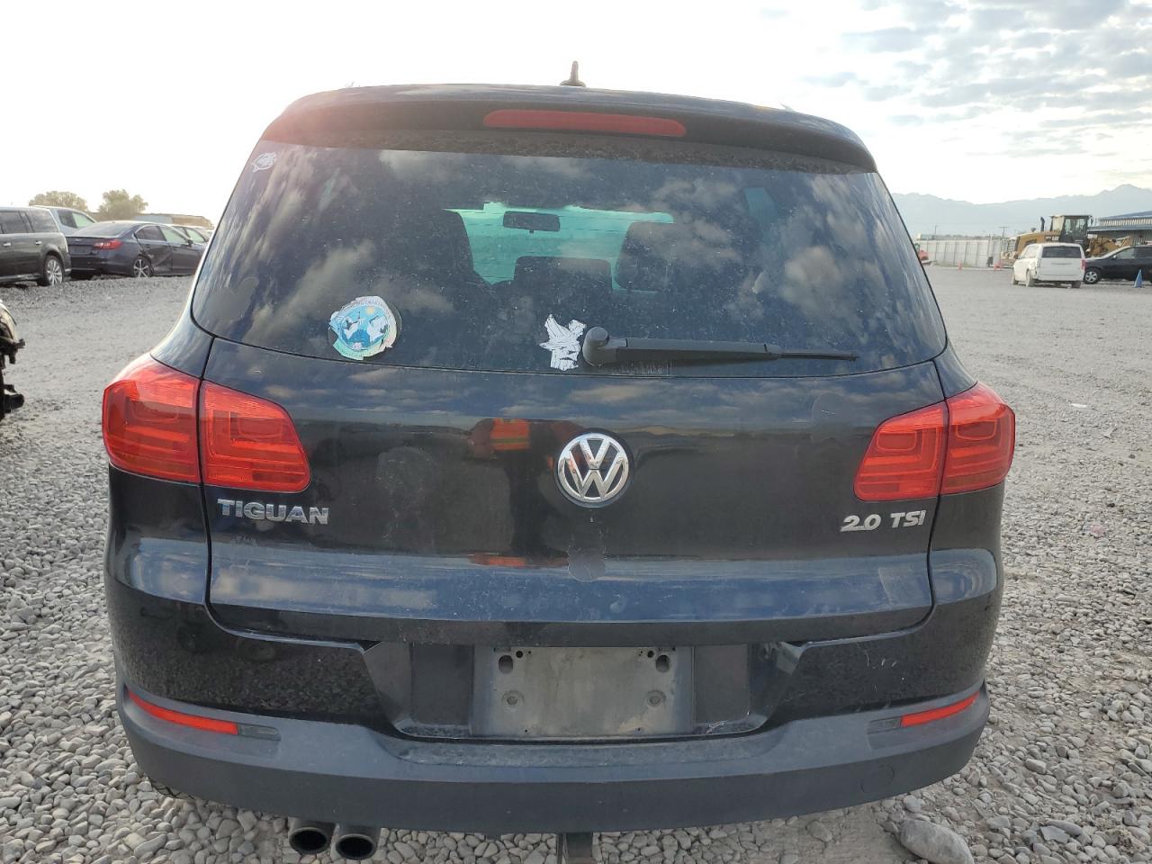 2012 Volkswagen Tiguan S vin: WVGAV7AX7CW518470