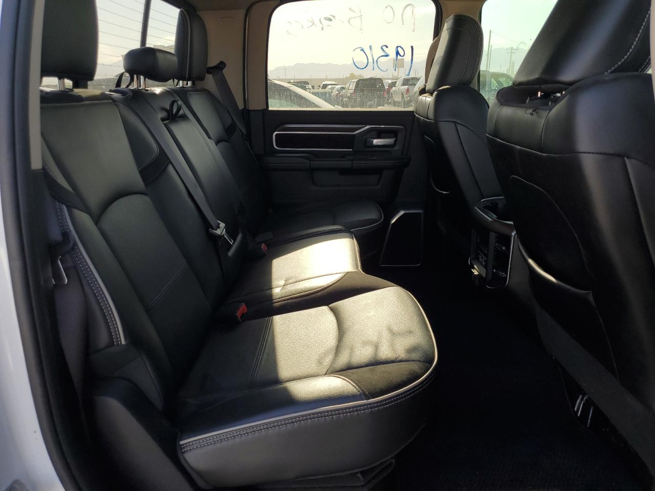 3C63R3JL7NG190905 2022 Ram 3500 Laramie