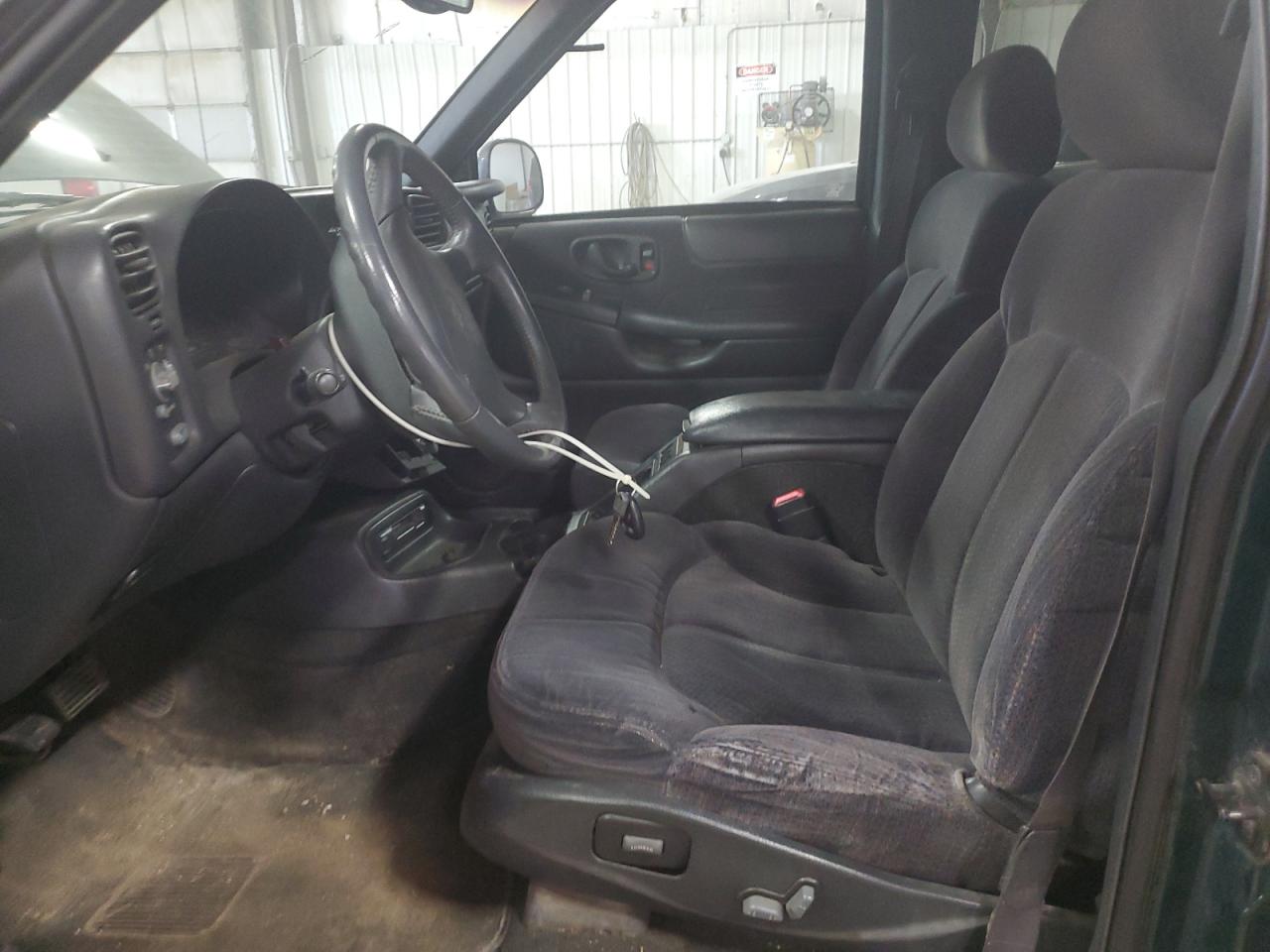 1GNDT13W4W2164001 1998 Chevrolet Blazer